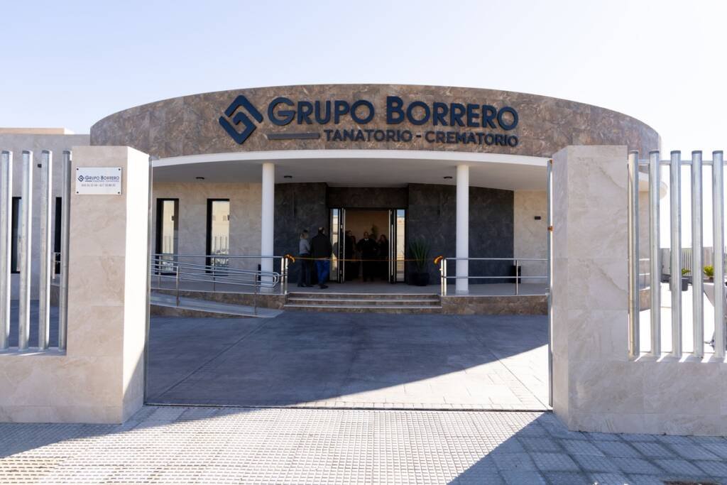 inauguracion-del-tanatorio-de-aljaraque (16)